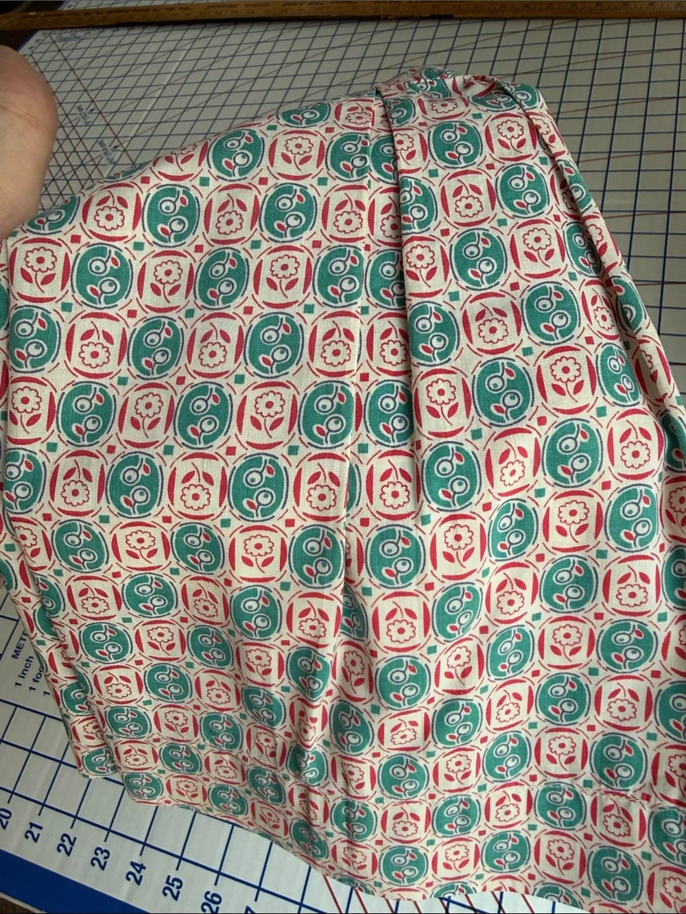 1930s 40s Vintage Cotton Child’s Dress Cutter Fabric Novelty Floral Print